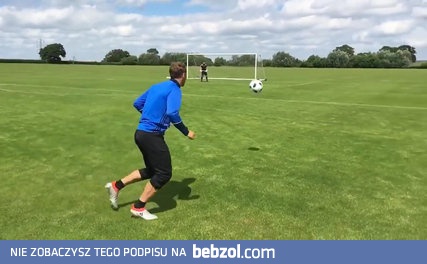 Nieprawdopodobny strzał w slow-motion