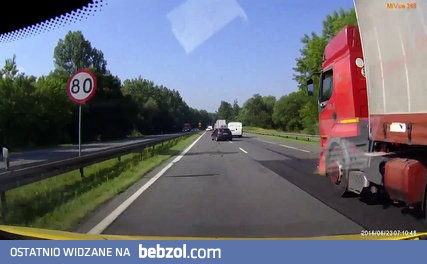 Kolejny kretyn blokujący pas przed zwężeniem drogi