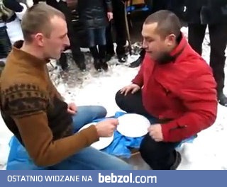 Udany żart w naśladowanie kierowcy rajdowego