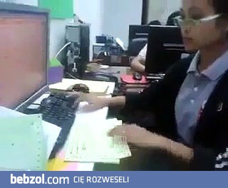 Kobieta robot, czyli przedłużenie klawiatury komputerowej