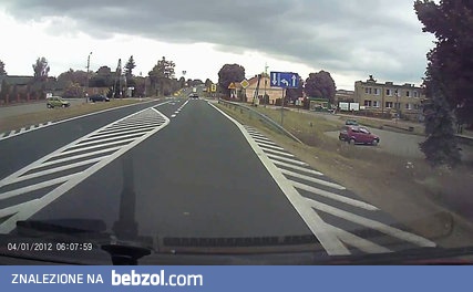 Idiota w dostawczaku - o włos od wypadku