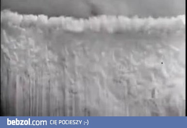 Imponująca zasłona dymna wypuszczana z samolotu (1920 rok)