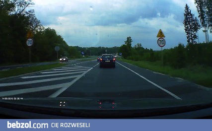 Zobacz jaki debilll, pacz... zobacz...