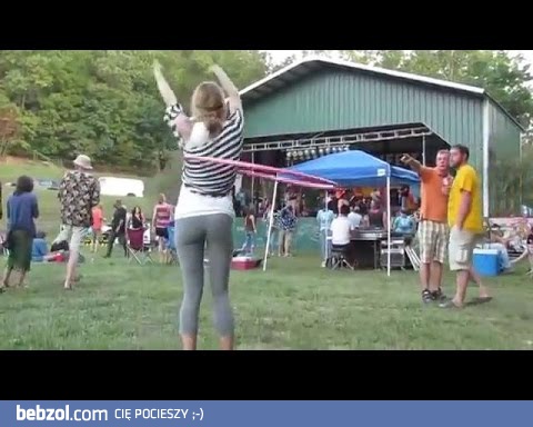 Dziewczyna i hula-hoop