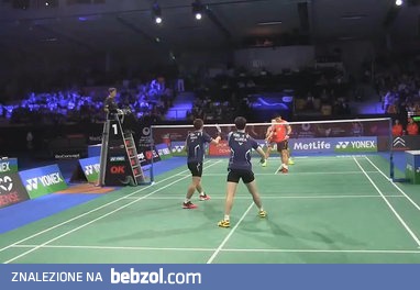 Efektowna wymiana zagrań w badmintonie