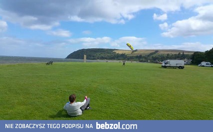 Puszczanie latawca przy silnym wietrze