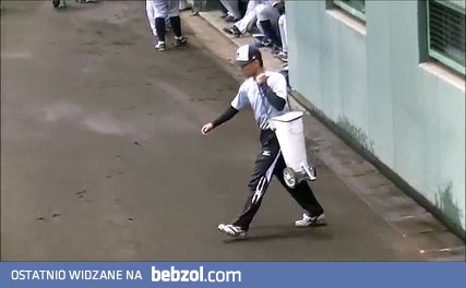 Nanoszenie oznaczeń na polu sportowym