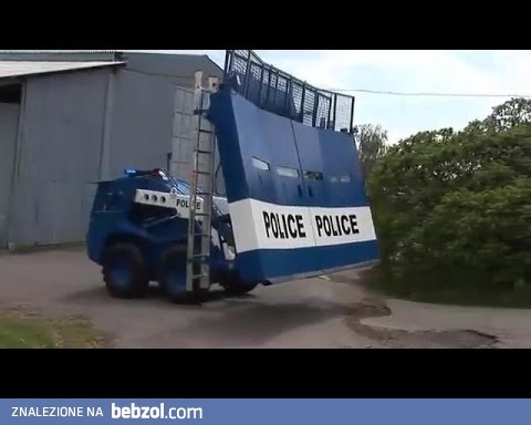 Opancerzony pojazd do opanowywania ulicznych zamieszek