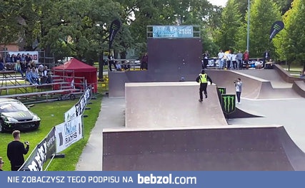 Nie ma takiego jeżdżenia bmx po placu dla skejterów