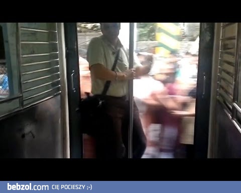 Tam kolej na pewno nie narzeka na brak pasażerów