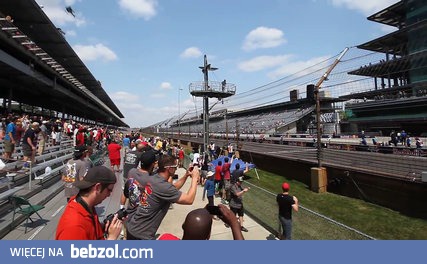 Tak wygląda (i brzmi!) przejazd motocykli z prędkością ~340km/h