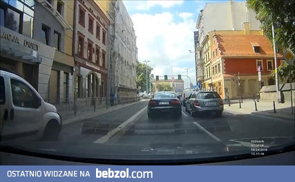 Gdy spotka się dwóch bęcwałów w drogich samochodach