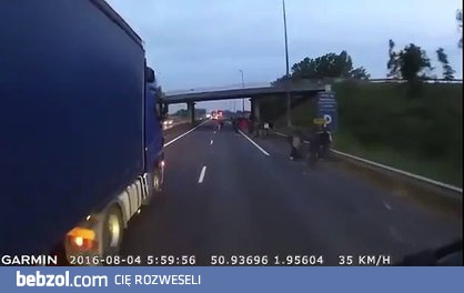 Calais - atak imigrantów na ciężarówkę