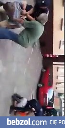 Policjant obezwładnia sebixa paralizatorem