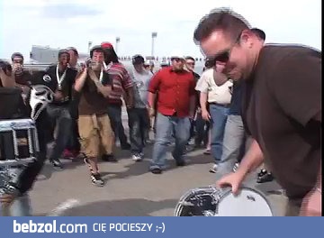 Nietypowy pojedynek perkusistów