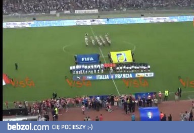 Piłkarze reprezentacji Włoch uczą swoich kibiców 
