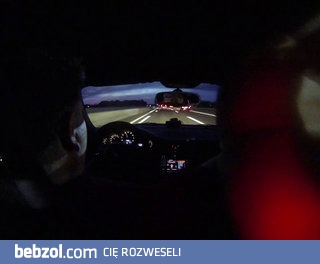 Tylna opona nie wytrzymuje i rozrywa się przy 332 km/h