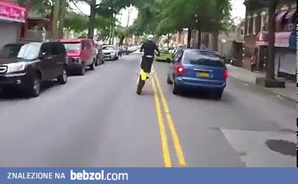 Crossem na tylnym kole przez środek miasta