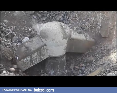 Gigantyczna kruszarka kamieni