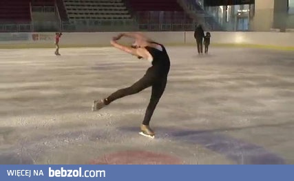 Typowy trening łyżwiarki figurowej