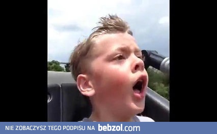 Dzieciak w wesolym miasteczku