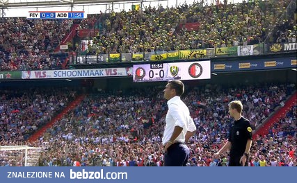 Deszcz pluszaków na meczu Feyenoord – Den Haag