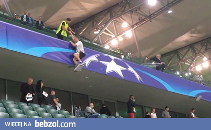 Sebastian ucieka w stylu ninja