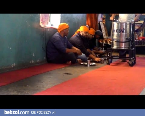 Innowacyjny sposób nalewania wody do kubka