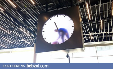 Ciekawy zegar na lotnisku Schiphol