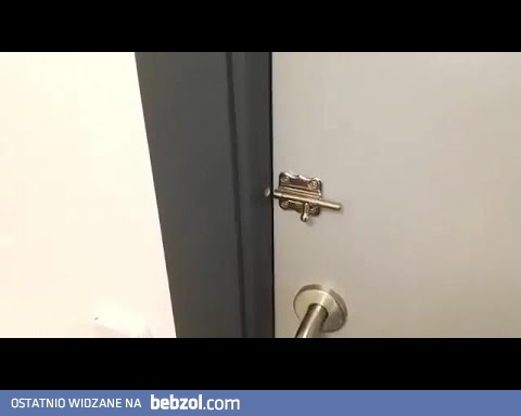 Zasuwka w drzwiach 