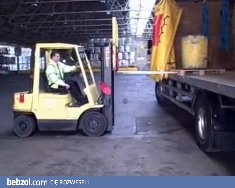 Wózek widłowy - piekielny operator