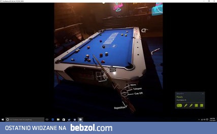 Mistrz Snookera Ronnie O'Sullivan opiera się o wirtualny stół