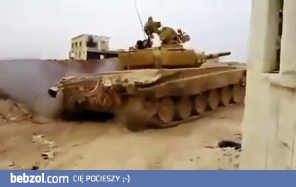 Tak wygląda rykoszet pocisku przeciwpancernego od czołgu.