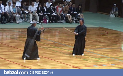 Prezentacja technik walki tradycyjną japońską bronią ninja