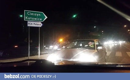 Problemy kierowcy BMW - Pod prąd i krawężnik