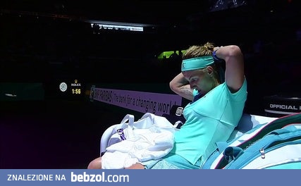 Wściekła Kuzniecowa obcina włosy w przerwie meczu tenisowego