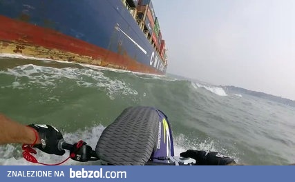 Skuterem w kontenerowiec