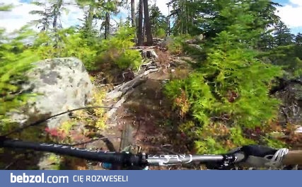 Ekstremalny downhill na rowerze ze stabilizacją obrazu