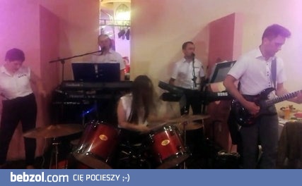 Taka tam perkusistka na weselu