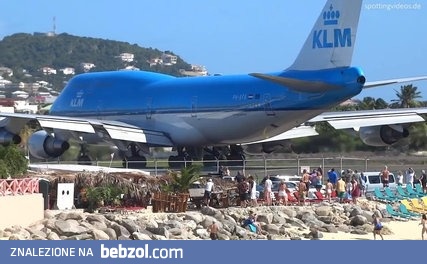 Boeing 747-400 vs. grupa zbyt pewnych siebie osób
