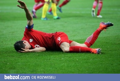 Robert Lewandowski ogłuszony petardą Polska vs Rumunia