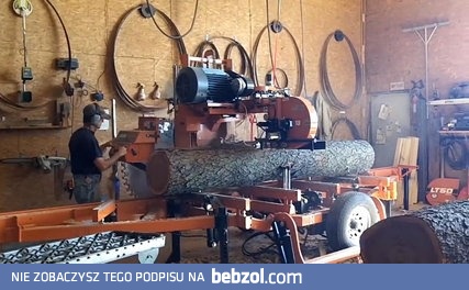 Mały tartak obsługiwany przez 2 osoby