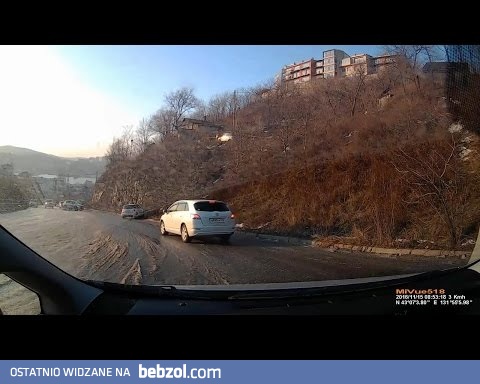 Gołoledź na drodze