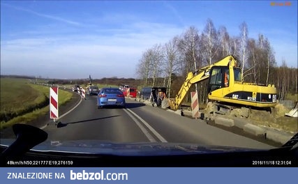 Wypadek drogowy i ekspresowe przybycie ambulansu