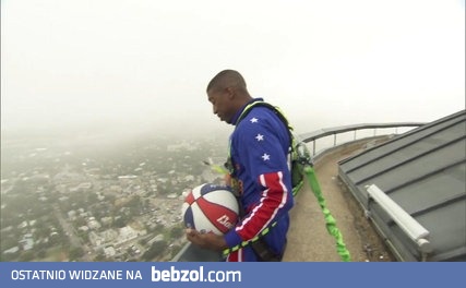 Celny rzut do kosza z 177 metrów nad ziemią