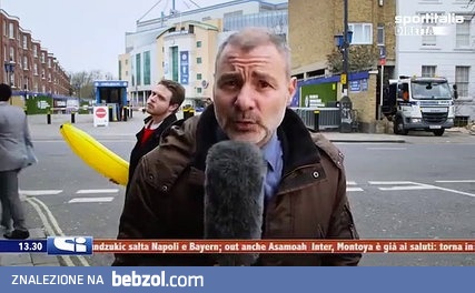 Śmieszek z dmuchanym bananem