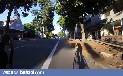 Kierowca atakuje rowerzystę 