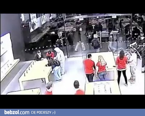 Ekspresowa kradzież w salonie Apple