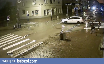 Potrącenie na przejściu dla pieszych w Pruszkowie