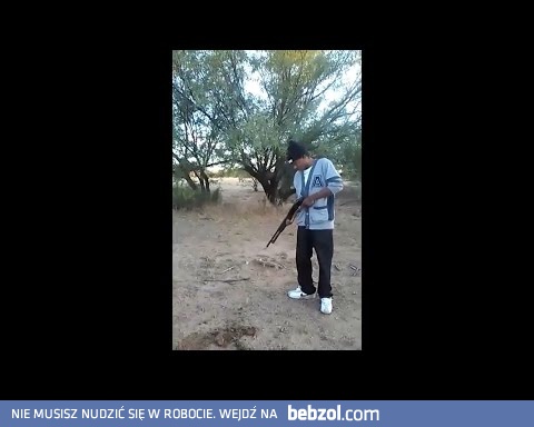 Murzyn poznaje tajniki balistyki...